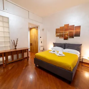 Appartamento Via Avvocata 10, Napoli